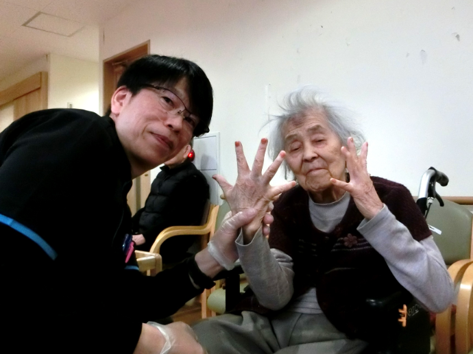 【ナチュラル東大阪】ネイルレクリエーション♪