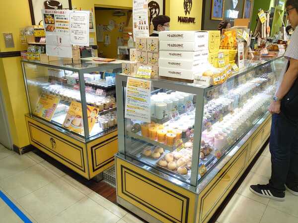 そごう横浜百貨店内、洋菓子フロアー
毎日お客様との新しい出会いがあります。