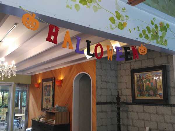 ハロウィンパーティー仕様に。
期間限定商品も。