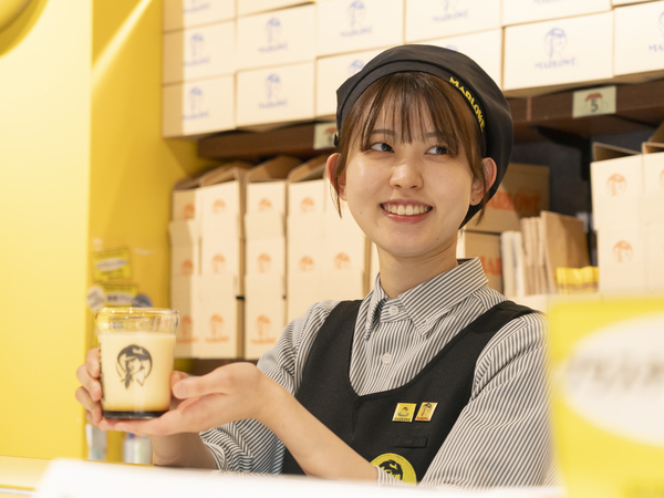 ◎遅番スタッフ募集！◎学生アルバイト高校生も歓迎♬【マーロウ鎌倉駅前店 販売・接客スタッフ】◎ 手作り焼きビーカープリン専門店 ◎マーロウ鎌倉駅前店で新しいアルバイトを始めませんか？