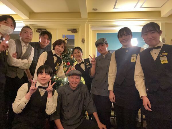 ◎時給1,250円【マーロウ秋谷本店レストランのホール接客】◎豊かな自然と美しい景観の中で働ける◎車・バイク通勤OK◎週2～5日、平日のみ、土日のみ、遅番、早番どちらも可 ◎シフトご相談可 ◎高校生可 ◎主婦の方活躍中♬
