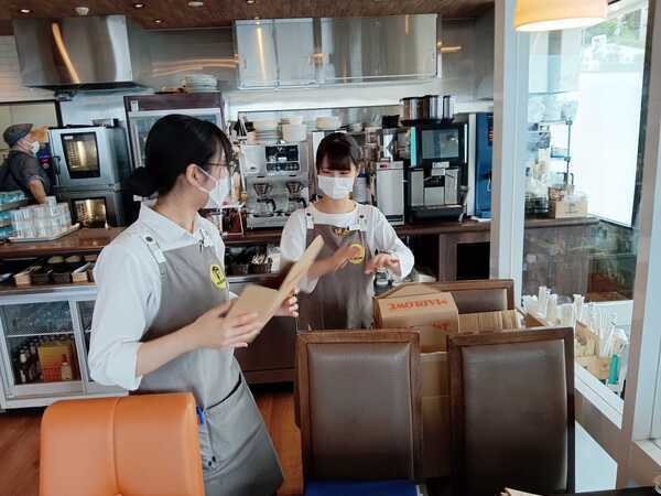 楽しい先輩がやさしく教えてくれます。
アルバイト初めての方も大歓迎！