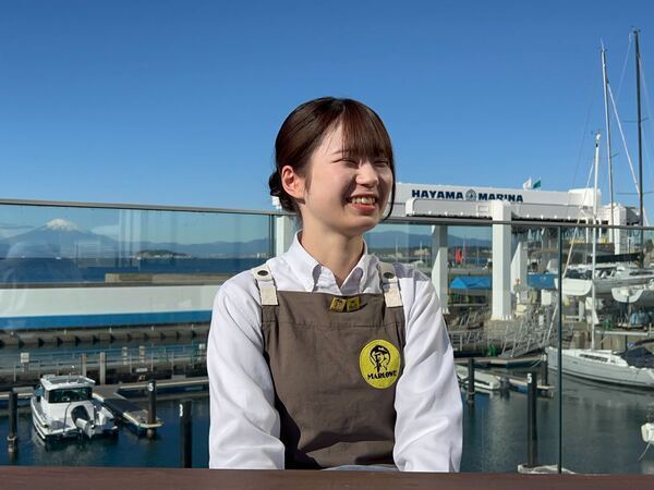 ◎学生アルバイト募集！アルバイト初めての高校生歓迎♬【葉山マリーナ店のホール・接客 】◎パート・アルバイト◎葉山随一の景色の中での販売接客の楽しいお仕事。◎楽しい先輩が優しく教えてくれます。