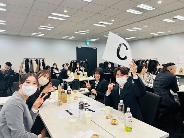 毎年開催している、恒例の
社員全員参加、マーロウ新年会。