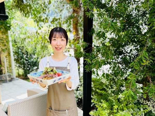 気持ちの良いテラス席も人気で
週末には満席になります♪