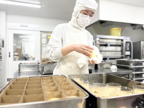 お客様に愛されるマーロウのビーカープリン
みんなで協力して、素敵な商品の製造。