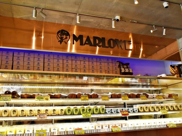 ショーケースには、定番商品から、季節限定
新商品等のプリンでいっぱいになります。