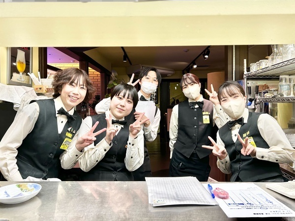 ◎時給1,250円【マーロウ秋谷本店レストランのホール接客】◎車・バイク通勤OK◎週2～5日、平日のみ、土日のみ、遅番、早番どちらも可◎3時間からでもOK◎シフトご相談可◎高校生可◎主婦の方も活躍中♬