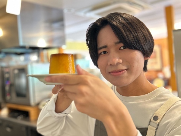 お料理だけでなくプリンなど
デザートも人気です♪