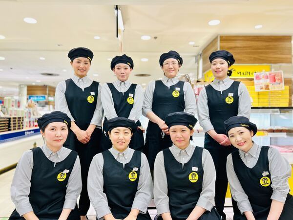 ◎マーロウ横浜髙島屋店◎横浜駅西口◎横浜髙島屋百貨店内洋菓子フロアー◎早番・遅番勤務◎販売スタッフ募集中♬パートアルバイト◎フルタイム主婦(夫)未経験者歓迎　9：00～、～21：00迄の勤務。
