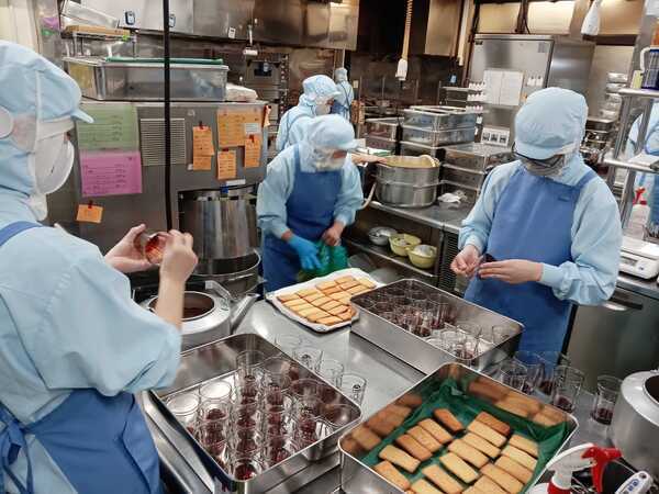 逗葉新道プリン工房
手づくり焼きビーカープリンの製造