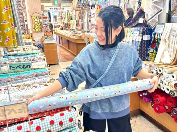 【アルバイト／販売スタッフ】<<京都・四条>> 布地専門フロア四条店1F勤務◎お客様の手づくりのお役に立てる接客は地元はもとより他府県や海外からも愛されています◎有休消化率はほぼ100%／販売職でもプライベートがしっかり保てる環境です（未経験者歓迎）