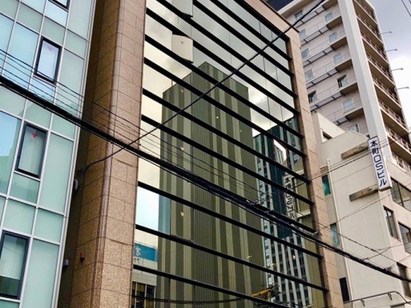 大阪本町_物流会社　お荷物とトラックを結びつける仕事です 【65歳定年】