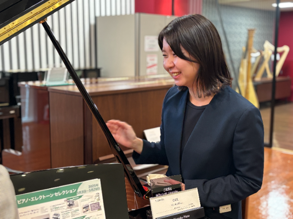 【契約社員】（JR草津駅前西口 草津エイスクエア内）業務拡大のため楽器ショップのピアノ接客販売・教室スタッフを募集！
