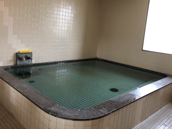 仕事終わりに疲れを癒せる浴場あり！