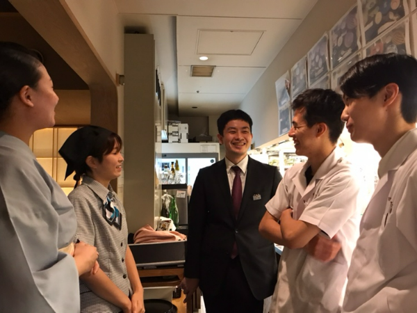 特に厳しく、しかし惜しみなく教える