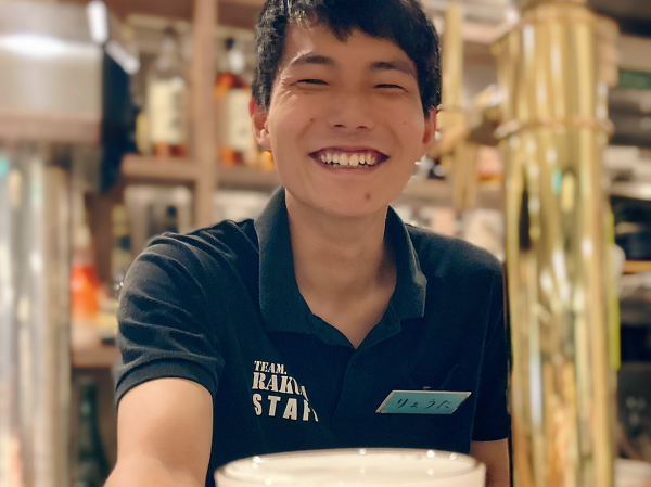 近隣の大学生さんや
地元出身のスタッフが在籍中です。