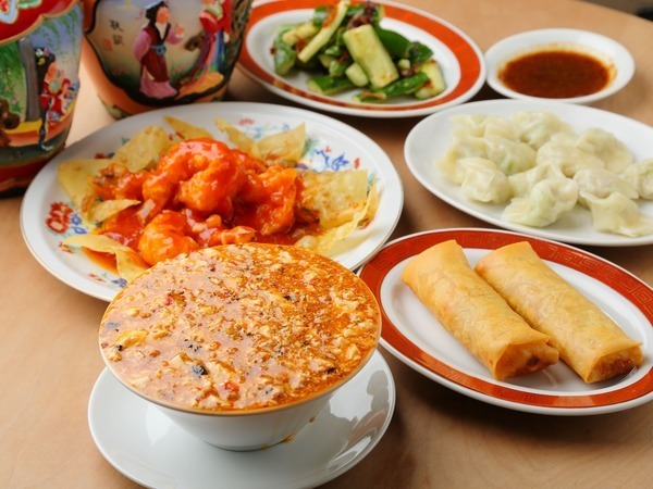 【正社員：調理スタッフ/中国料理　もみぢ】名物はどんぶりいっぱいのトロトロ麻婆豆腐！美味しい本格中華の調理ワザを伝授！和食・洋食の調理経験しかない方も歓迎！経験問わず応募OK！テレビで紹介されるほどの人気店！≪年末年始休暇あり≫