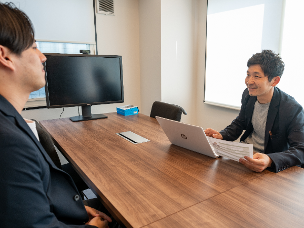 【企画営業】★未経験OK★/3年連続250%売上成長のベンチャー企業!/正社員デビュー歓迎/住宅手当など充実/ノルマなし!・残業ほぼなし!