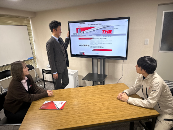 創業70年、製造現場を支える老舗企業で営業職を募集。環境配慮型製品の提案や省エネ設備の導入支援を通じて、ESG経営・SDGsに貢献。未経験歓迎、昇給・住宅手当・明確な評価制度あり。昇給制度あり／1人暮らし住宅手当2万円支給／明確なキャリアアップ指標あり