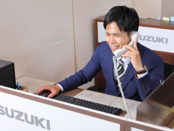 【正社員/自動車販売スタッフ：スズキアリーナaix新川店】≪北海道・東北に約140店舗を展開する大手アイックスのグループ企業≫個人ノルマ無し！未経験歓迎・反響営業！）お好きなメーカーの車に乗ってOK！入社祝い金10万円支給/年間休日110日（年休105日+計画有給5日）/月給24万円～
