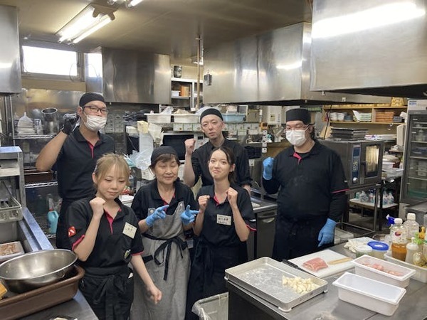 【地域に愛されるお店◎】人柄採用！️未経験からでも安心！休日も豊富◎1日4時間から、週1日から勤務可能！未経験者やブランクのある方、ダブルワークの方にご活躍頂いてます！