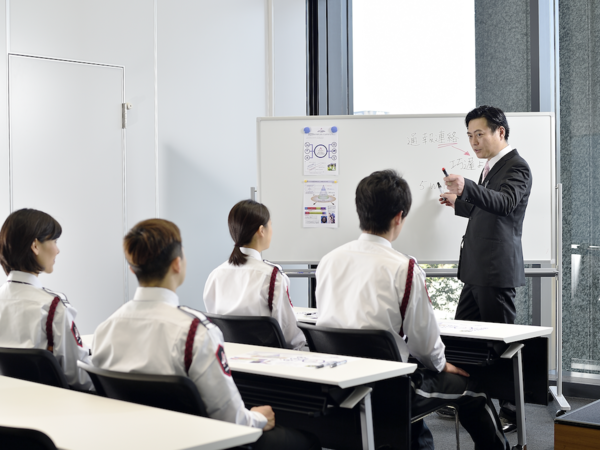 ゼロから警備のプロフェッショナルになれる研修制度