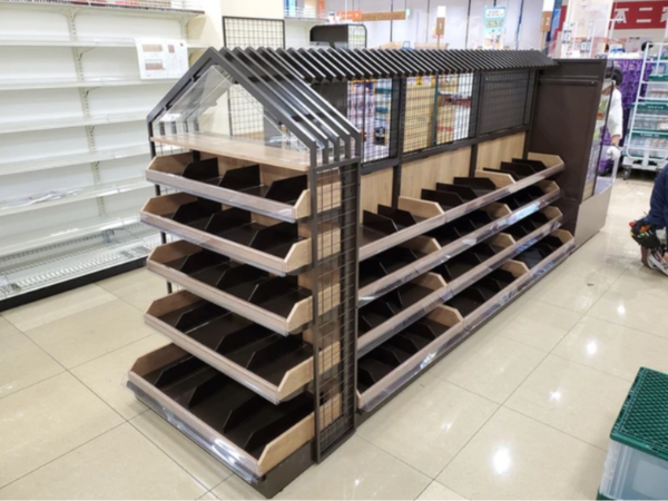 店舗などで使用されるオリジナル什器の
デザイン・製作も行っています。