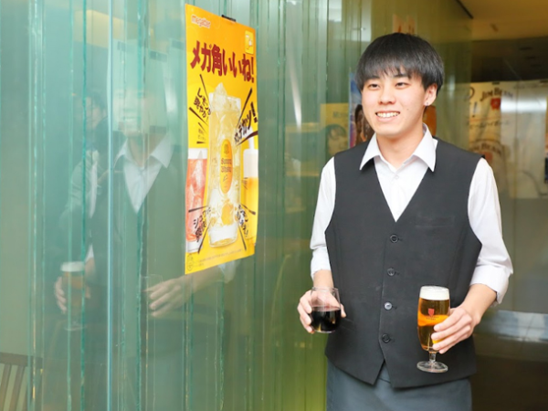 【正社員/接客スタッフ（副店長候補） ：サントリーズガーデン昊】＜中堅社員を大募集＞これまでの経験を活かして更にキャリアアップしたい方歓迎★安定して働きたい方もご安心ください⇒給与・待遇充実で文句なし◎オシャレな職場＆通勤も便利！まかないあり！札幌に複数店舗を持つ安定企業で安心勤務。≪10月中旬にリニューアルOPEN予定≫