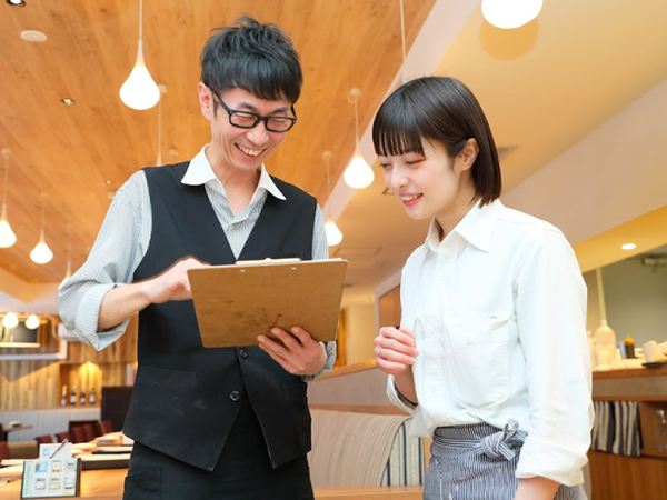 【正社員/店長候補：CAFE＆RESTAURANT ORGALI(オーガリ)】≪高月給30万円～・賞与あり≫創成側エリアのカフェレストラン！2つの業態を持つ店舗で活躍しませんか？これまでの経験を活かしてキャリアUPしたい方も歓迎します。大手企業で安心待遇・充実の福利厚生！安定を求めている方にはおすすめです！中途入社8割以上★