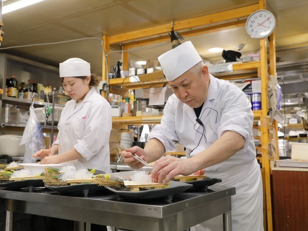 【正社員/調理スタッフ（副料理長候補） ：十方夷第（じゅっぽうえびすだい）大蔵店】＜月給28万円～＋賞与あり◎＞80％以上が中途入社★お店を引っ張ってくれる中堅社員を募集。これまでの活躍・実績は最大限考慮！札幌に数店舗飲食店を経営する安定企業なので安心して転職可能！入社日に細かな調整OK！有給取得率100％◎