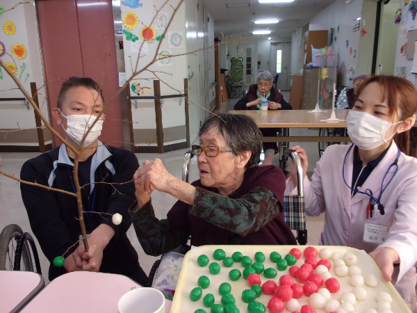 【アルバイト・パート】特別養護老人ホームでの介護スタッフ ★週1日~OK ★1日3h~短時間勤務OK ★残業なし ★未経験OK