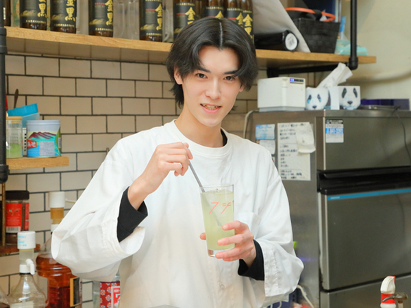 【アルバイト/キッチン補助スタッフ：居酒屋 富士山】履歴書不要ですぐ応募！普段あまり料理をしない方も・飲食バイトが初めての方も応募OK★≪髪色･ピアス･カラコン全部OK★≫週2日～×3時間～無理なくシフト調整OK！卒業までなど短期での勤務も相談にのります♪まかないあり/友達と応募OK