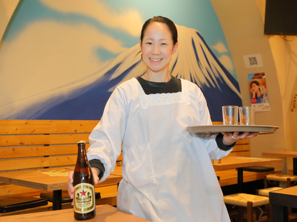 【正社員/店舗スタッフ：大衆酒場富士山 札幌大通本店】女性管理職の在籍→異業種からに転職も歓迎◎≪入社半年で"副店長"月給30万円≫の実績あり★頑張りはしっかり評価！札幌市外の転勤がないのも嬉しいポイント！髪色自由/産休育休取得実績あり/時短制度などの多様な働き方あり