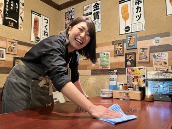 【正社員/清掃専門責任者：アイックスクリーンサービス　大通事務所】新規部署立ち上げにつき、社員を募集！基本は直行直帰☆店舗を巡回して清掃をするお仕事！北海道・東北に飲食店を80店舗以上展開する大手アイックス☆ガソリン値引きや飲食店割引あり♪経験者さんは給与等、最大限考慮します！責任者としてキャリアを積めますよ◎