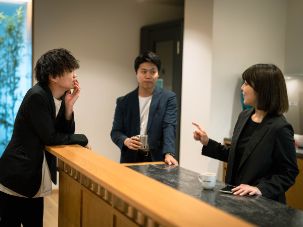 未経験からIT業界にチャレンジ！継続率98.7%の採用SaaSのフィールドセールス職！求人業界出身者の方、活躍できます！