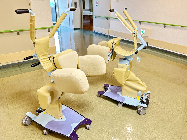 介護ロボットや移乗器具を積極的に活用!
体に負担をかけることなく働けます。