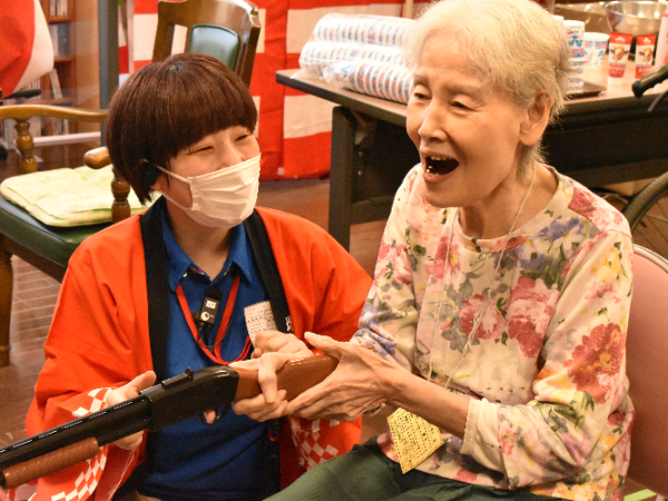 入社半年は先輩スタッフと一緒に
ケアを行っていただきます◎