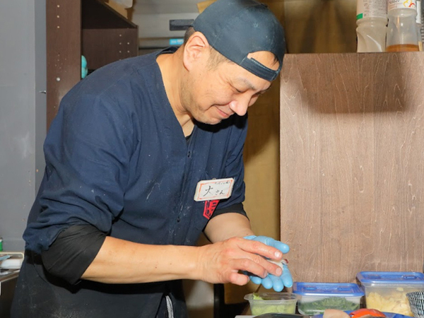 【正社員/料理長候補：北海道大衆酒場さぶろう ススキノ店】これまでのキャリアは存分に考慮！札幌市内に17店舗の飲食店を運営する安心企業◎安定企業だからこその好待遇がココにあり★賞与・昇給・各種手当バッチリ！お休みもしっかり◎家族想いの待遇もご用意！