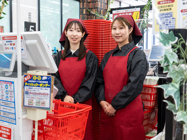 【アルバイト/レジスタッフ：北海市場 発寒店】≪17時以降は時給アップ≫レジ操作はきちんとした研修後にデビューなので安心！子育て世代の主婦（夫）パートさん多数在籍！夕方以降は学生さんが活躍中◎お子さんの送迎や学生さんの時間割も考慮します＜未経験・ブランクOK＞扶養内での勤務も歓迎します！