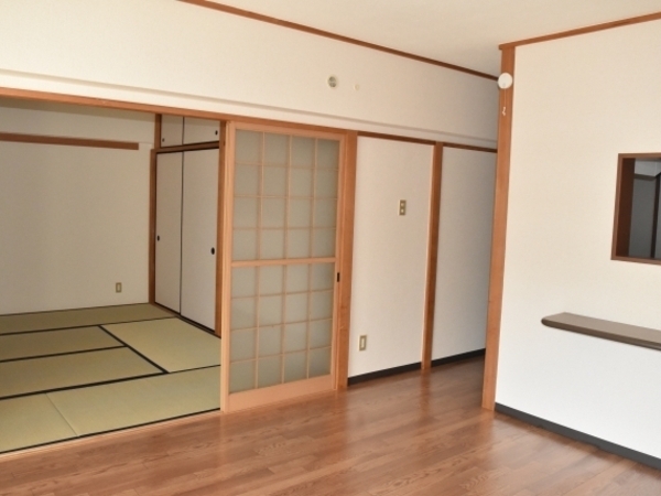 本社　【正社員／賃貸マンションの管理スタッフ】香川県高松市の本社勤務　◆／未経験OK！／社用車あり／マイスター業務　◆昇給・賞与あり　◆車通勤可　◆交通費支給　◆産休・育休・介護休業取得実績あり◆部署異動機会あり