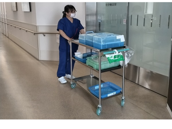 お薬や物品を運ぶお仕事もあります
