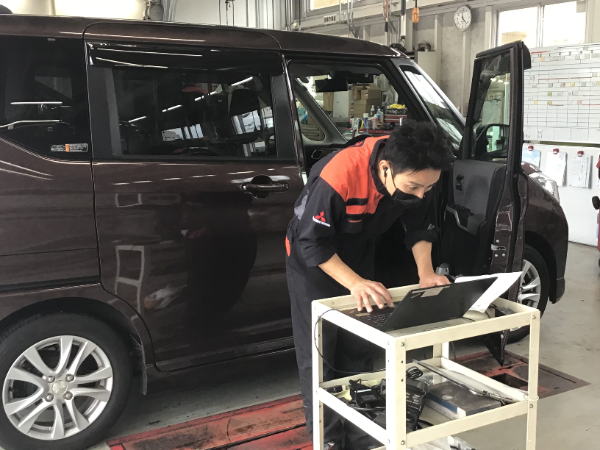 【正社員/自動車ディーラーの整備士：北海道三菱自動車販売 里塚店】＼無料の新車貸与制度あり／デリカやエクリプスクロスなどが対象◎≪整備士国家資格3級以上をお持ちの方≫年間休日120日！同業種からの転職歓迎！資格保有者で実務経験のない未経験の方も応募OK！各種手当・待遇充実★整備士としてのスキルアップも目指せる環境です！