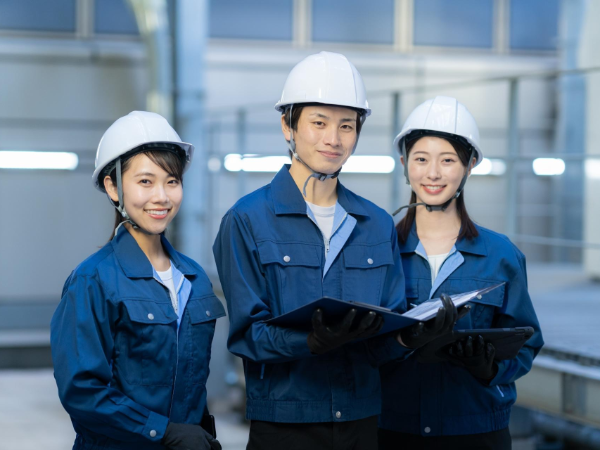 忍野村<がっちり稼ぎたい!一週間ごとの交代勤務!同じ作業の繰り返し>射出成型機のオペレーター【AE3937】