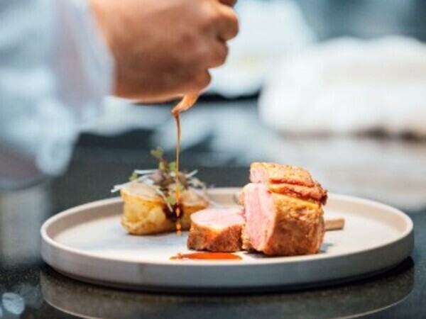 【正社員/フレンチの調理スタッフ/上野】野村不動産ホテルズの直営レストランで業界TOPクラスの働きやすさ。充実の福利厚生！洋食経験者歓迎 残業代全額支給、月8日以上休み♪