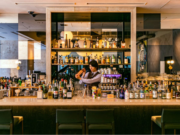 ★三越前駅 直結★【正社員/バーテンダー】都心の真ん中で働く!お洒落なカフェ&BAR|裁量権大きめ/独立支援制度有り|働きながらスキルUPと成長が可能です★自分のアイディアを活かす&創作意欲が自然とわく職場!やりがい重視の方も満足できる働き方が魅力◎