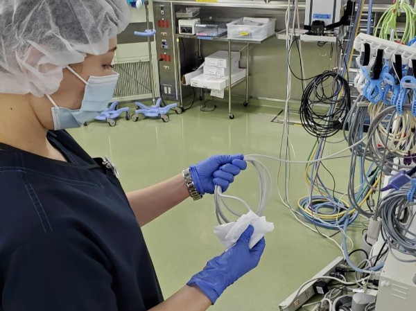 【契約社員/手術室清掃スタッフ：ワタキューセイモア株式会社(旭川)】シフト多数あり★さらに！遅出の場合は1回500円の手当あり！清掃経験者の方も未経験者の方も大歓迎☆日祝固定休みなので予定が立てやすいのもうれしいポイント♪福利厚生も充実している安心企業での清掃のお仕事！