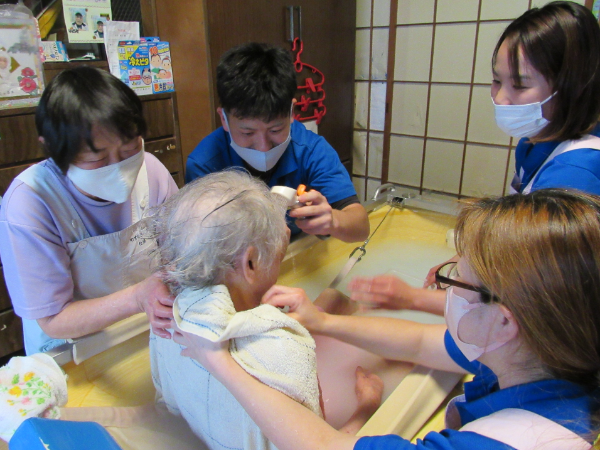 島の皆さんの生活を支える仕事です
