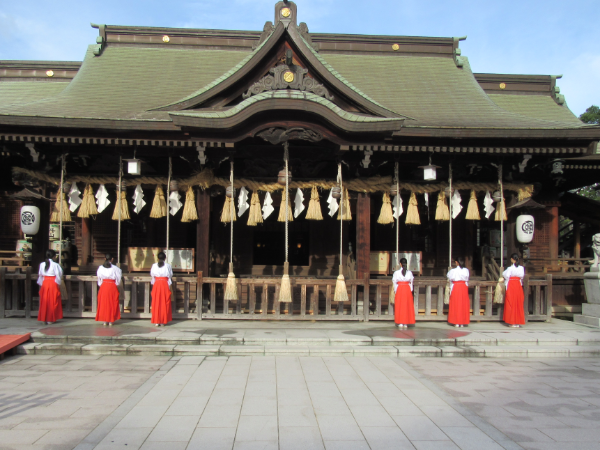 巫女さん／2025年12月27日～2026年1月10日までの年末年始期間限定／高校生、大学生歓迎／他にはないレアなお仕事で人生で記憶に残る思い出づくりができます♪