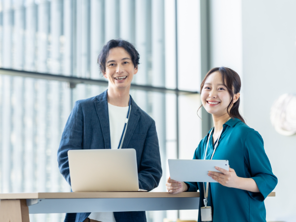 【ライター｜正社員】■業界・職種未経験可■転勤なし■服装自由■年間休日120日以上■土日祝休み■残業20時間以内